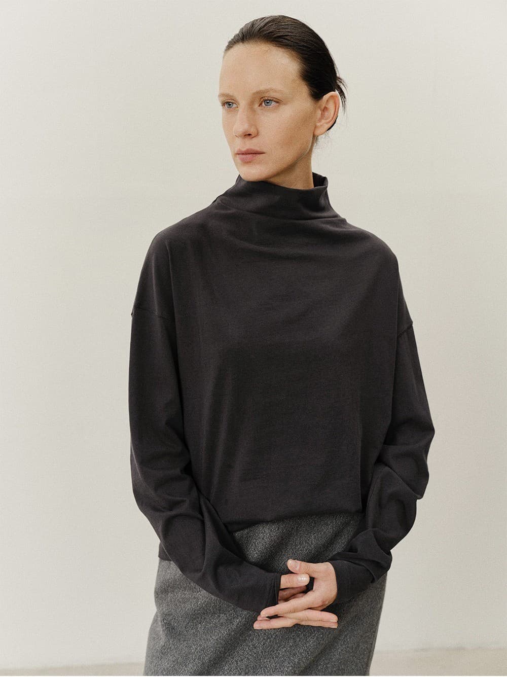 TVF LOOSE TURTLENECK TOP_CHARCOAL — vue 7