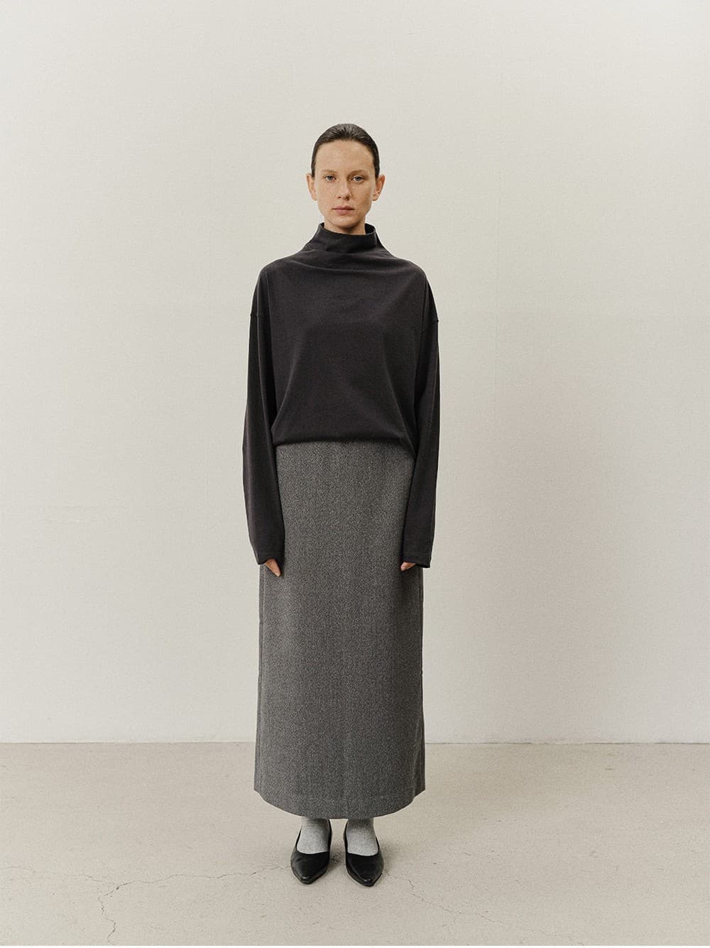 TVF LOOSE TURTLENECK TOP_CHARCOAL — vue 9