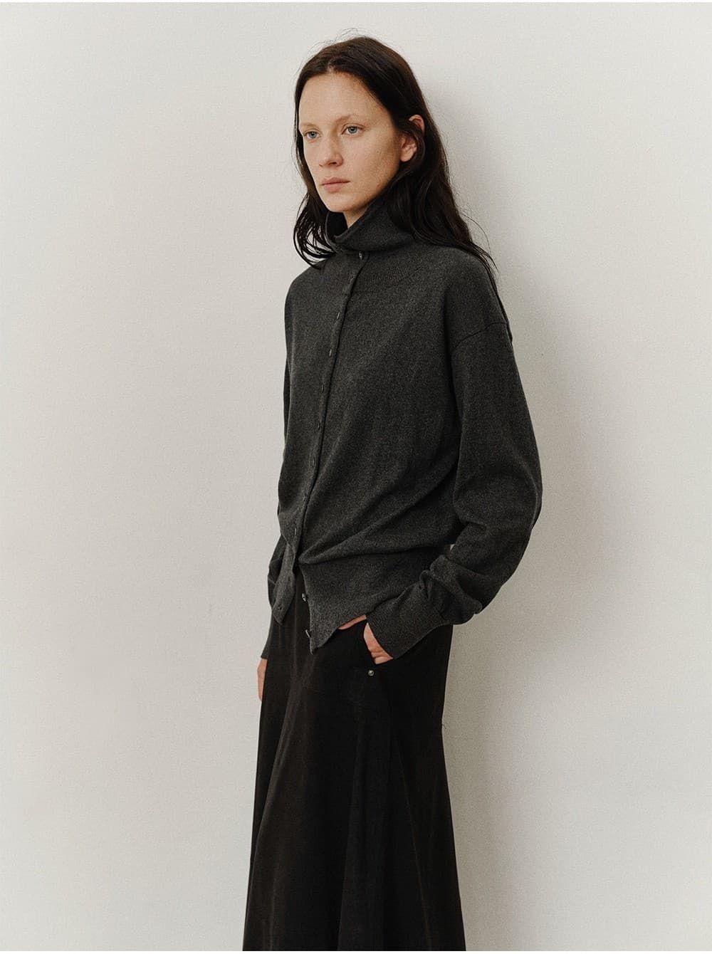 TVF COTTON CASHMERE TURTLENECK KNIT CARDIGAN_CHARCOAL — vue 11