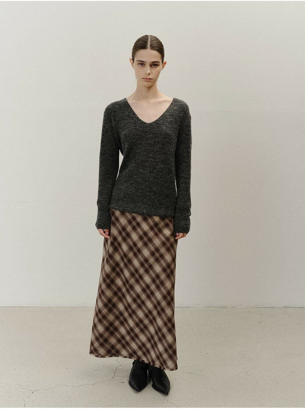 TVF DEEP V-NECK SLIM KNIT TOP_CHARCOAL — vue 8