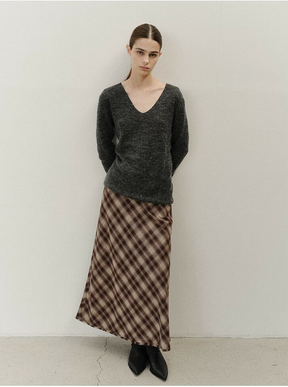 TVF DEEP V-NECK SLIM KNIT TOP_CHARCOAL — vue 9