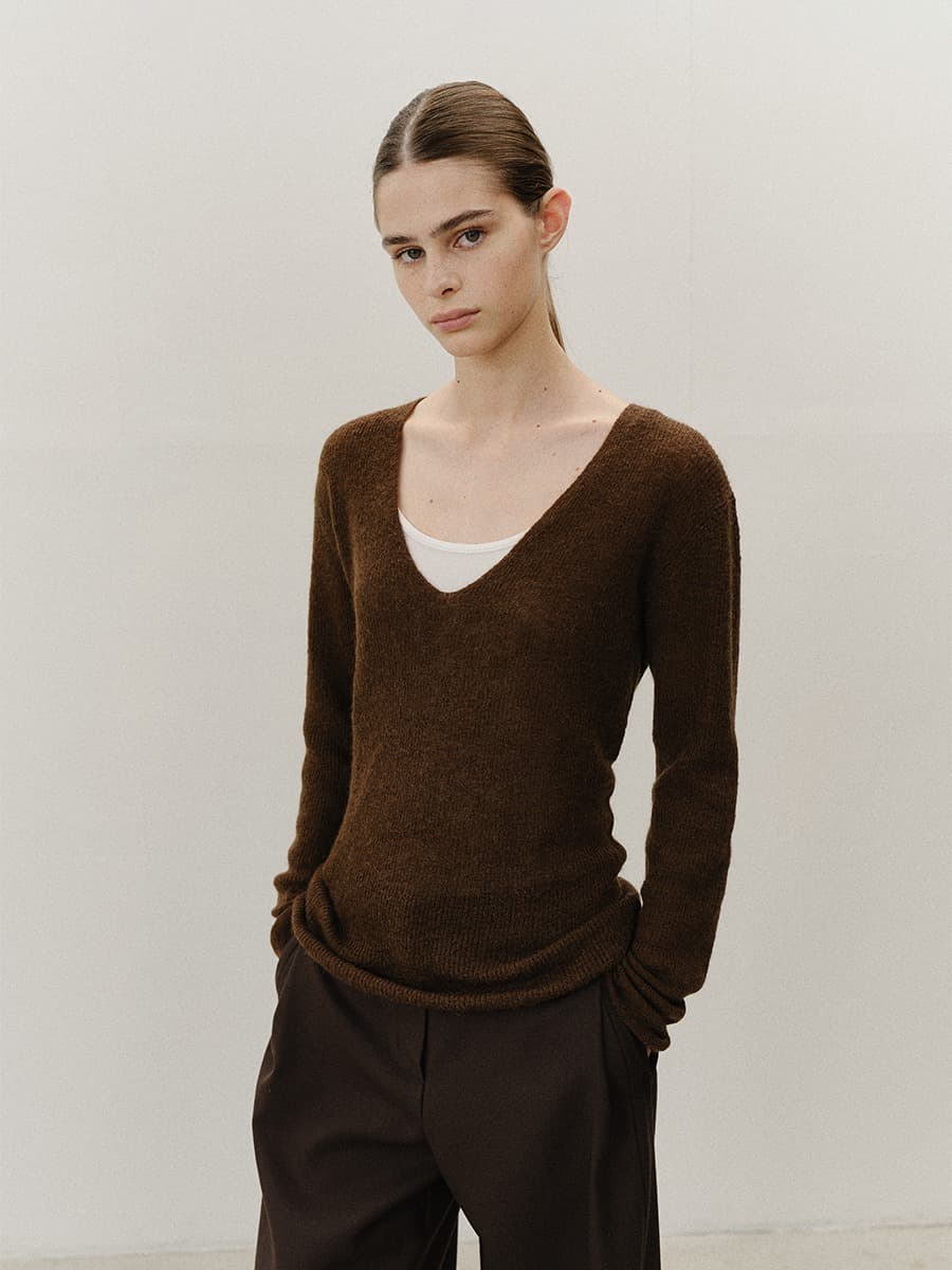 TVF DEEP V-NECK SLIM KNIT TOP_BROWN — vue 3