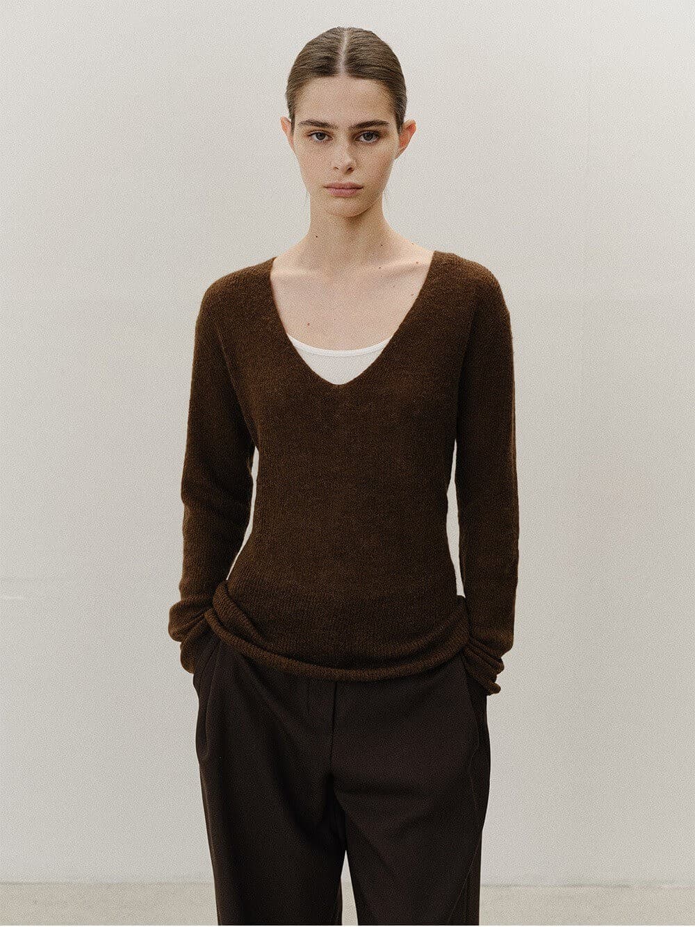 TVF DEEP V-NECK SLIM KNIT TOP_BROWN — vue 5