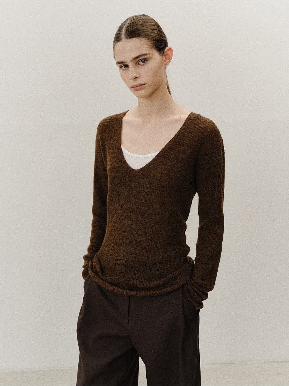 TVF DEEP V-NECK SLIM KNIT TOP_BROWN — vue 8
