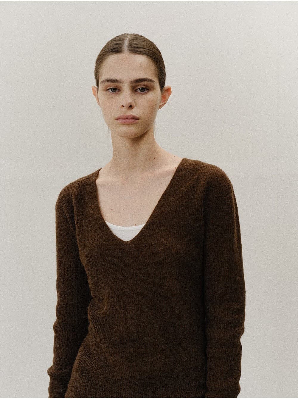 TVF DEEP V-NECK SLIM KNIT TOP_BROWN — vue 9