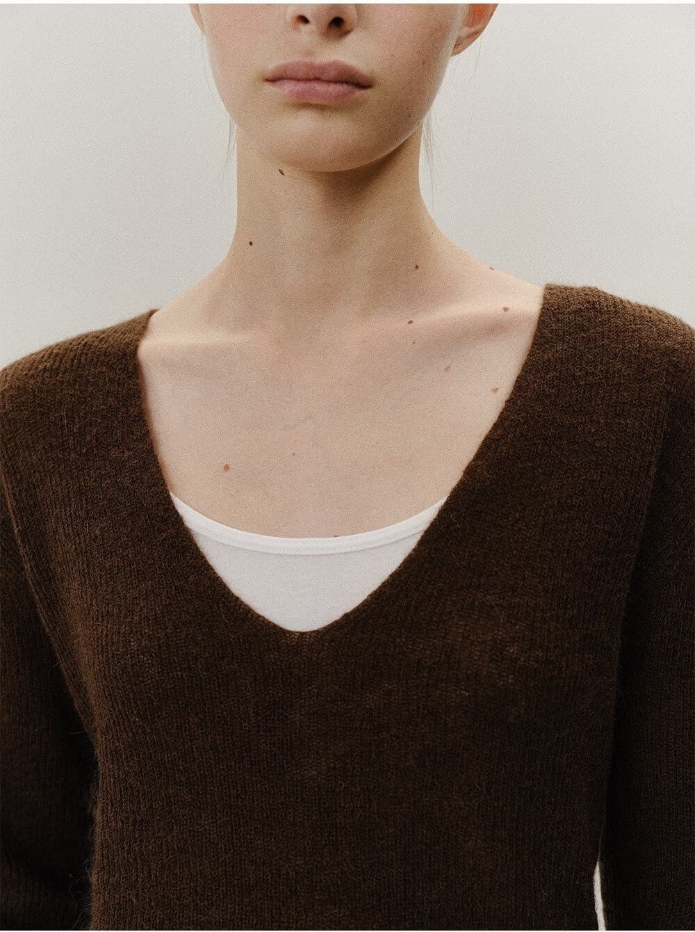 TVF DEEP V-NECK SLIM KNIT TOP_BROWN — vue 10