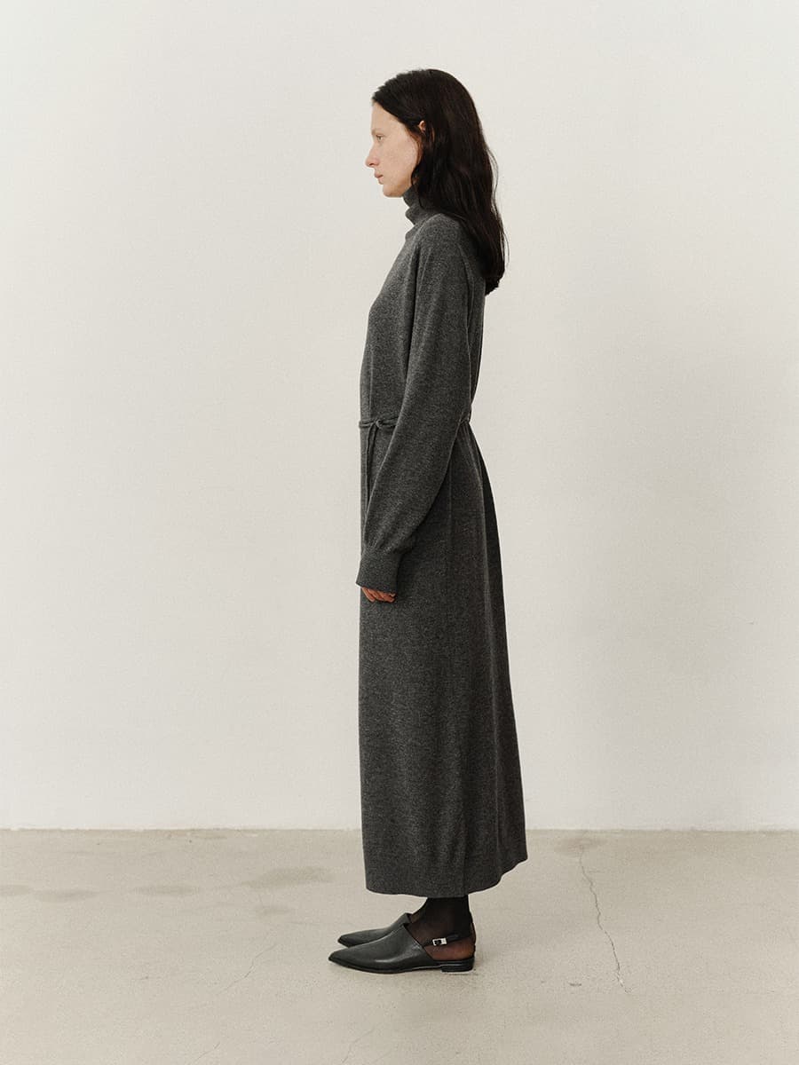 TVF TURTLENECK LAYERED KNIT DRESS_CHARCOAL — vue 3