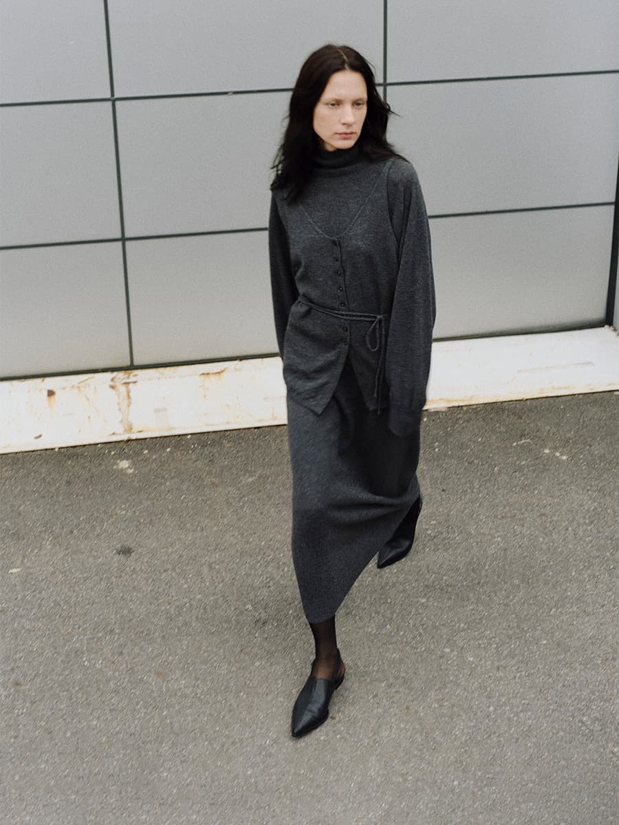TVF TURTLENECK LAYERED KNIT DRESS_CHARCOAL — vue 5