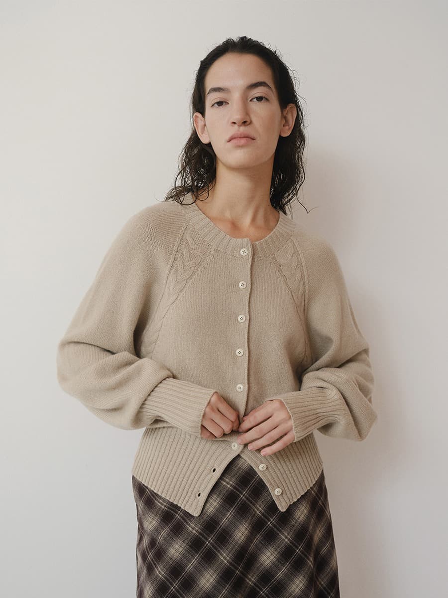 TVF MERINO WOOL CABLE KNIT CARDIGAN_L-BEIGE — vue 3