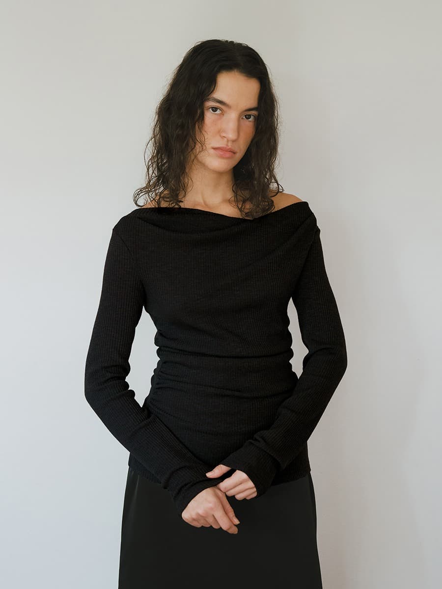TVW SHIRRING OFF-SHOULDER TOP_BLACK — vue 4