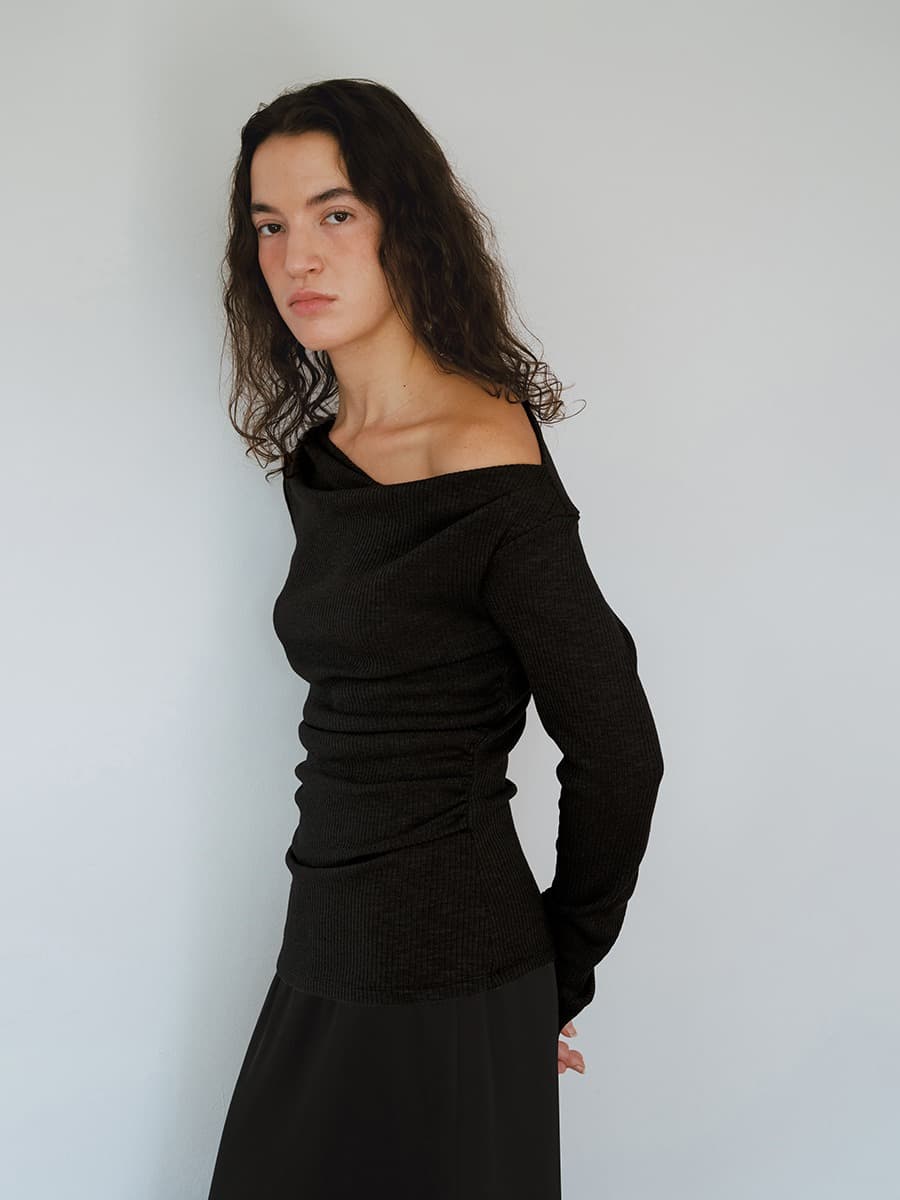 TVW SHIRRING OFF-SHOULDER TOP_BLACK — vue 7