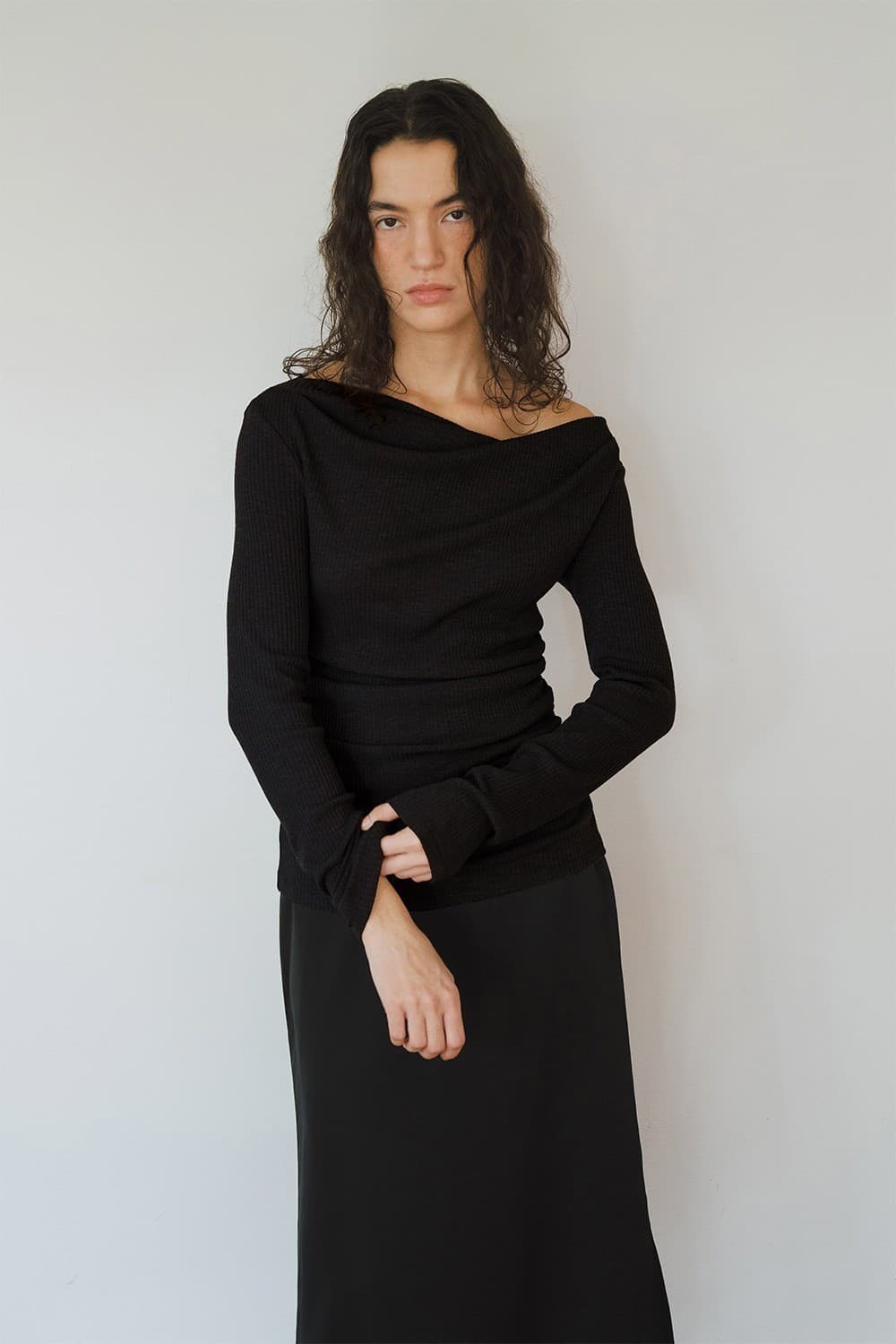 TVW SHIRRING OFF-SHOULDER TOP_BLACK — vue 8