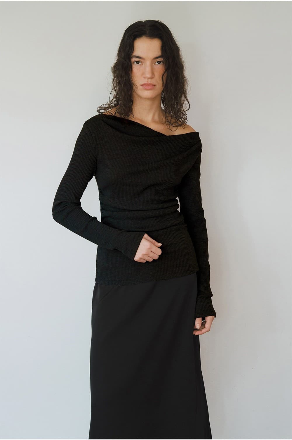 TVW SHIRRING OFF-SHOULDER TOP_BLACK — vue 10