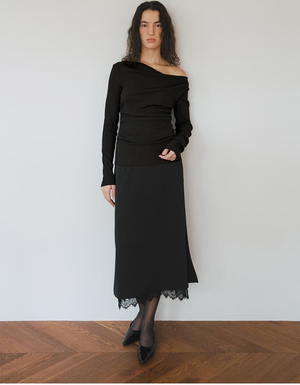 TVW SHIRRING OFF-SHOULDER TOP_BLACK — vue 11