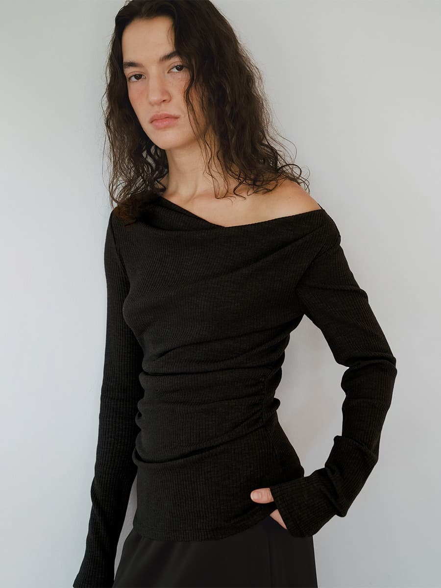 TVW SHIRRING OFF-SHOULDER TOP_BLACK — vue 1
