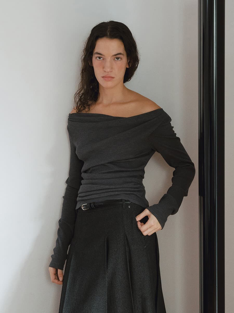 TVW SHIRRING OFF-SHOULDER TOP_CHARCOAL — vue 3