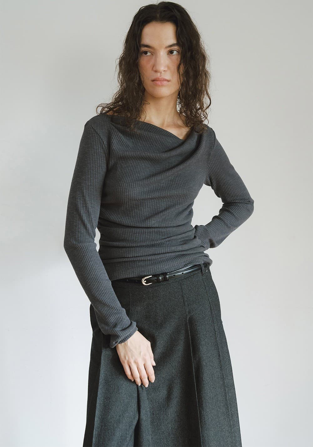 TVW SHIRRING OFF-SHOULDER TOP_CHARCOAL — vue 10