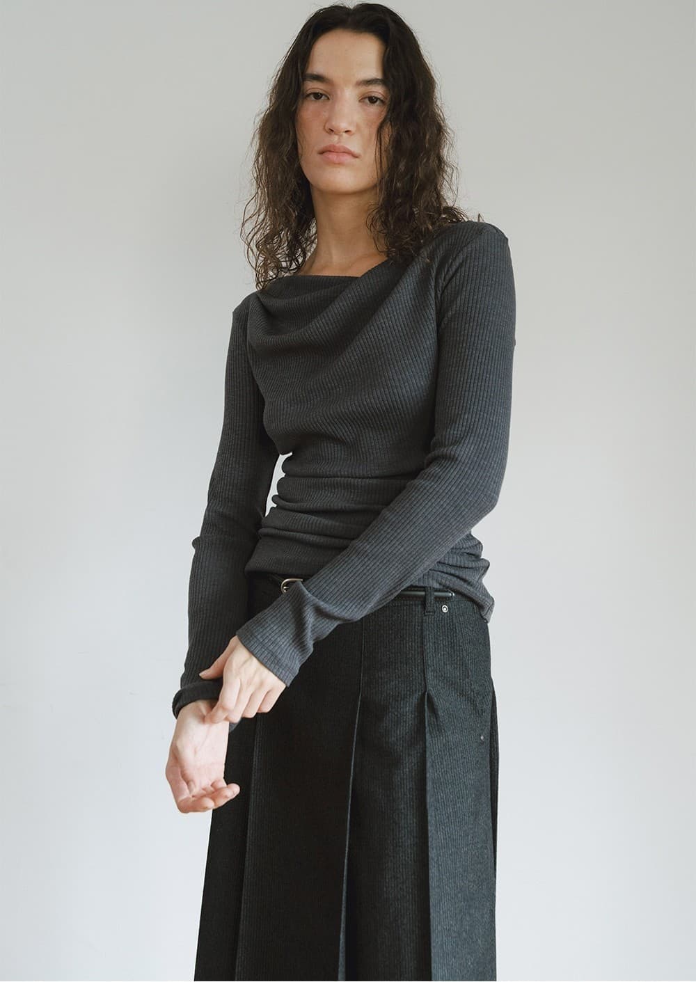 TVW SHIRRING OFF-SHOULDER TOP_CHARCOAL — vue 11