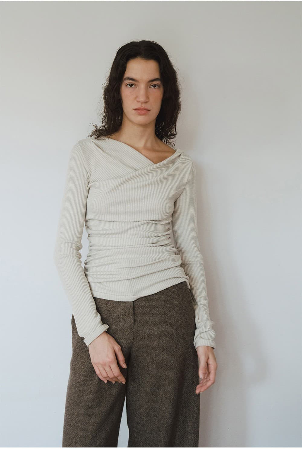 TVW SHIRRING OFF-SHOULDER TOP_BEIGE — vue 10