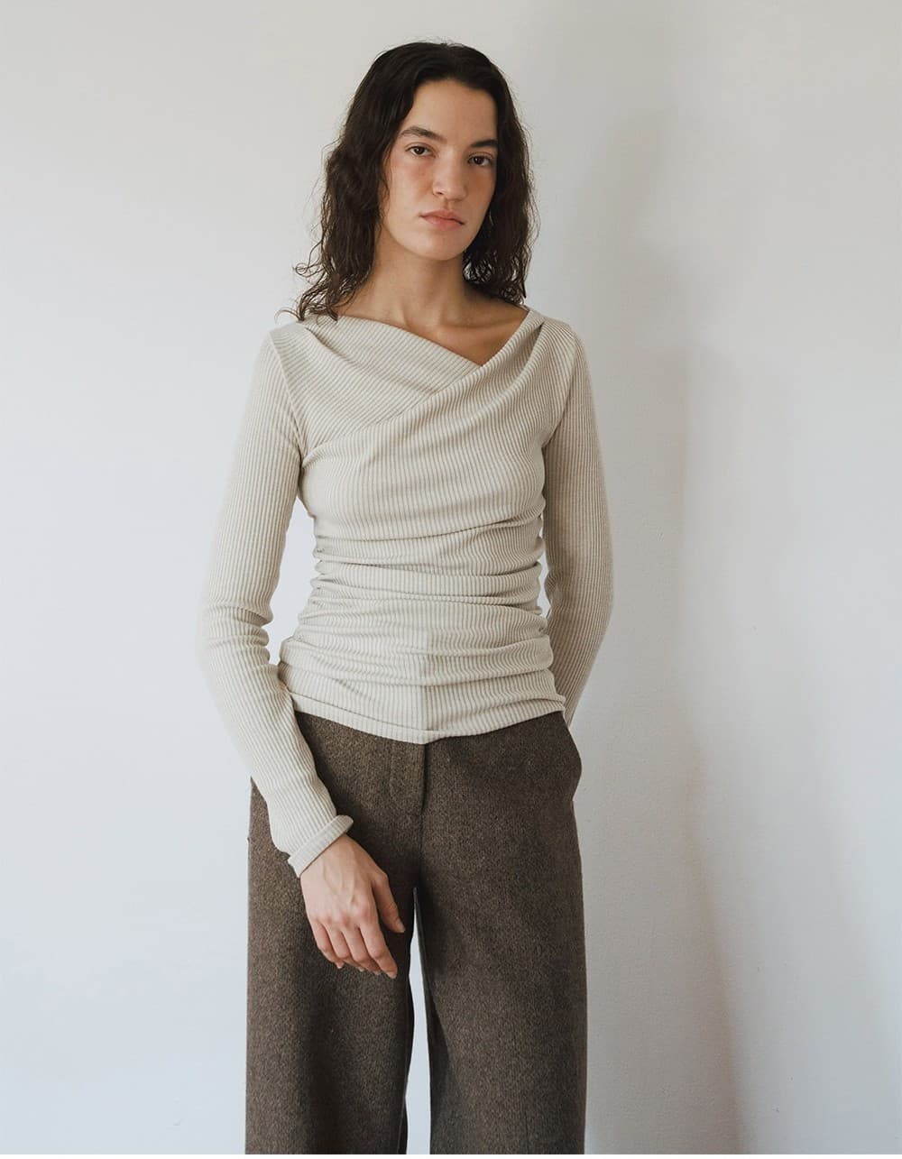 TVW SHIRRING OFF-SHOULDER TOP_BEIGE — vue 11