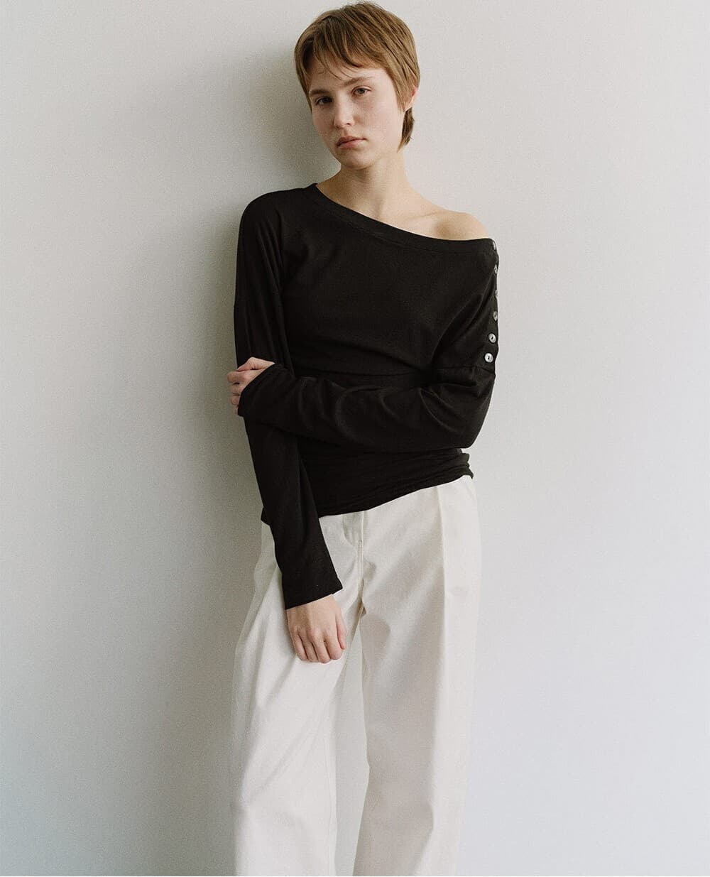 TIS BUTTON OFF-SHOULDER TOP_BLACK — vue 10