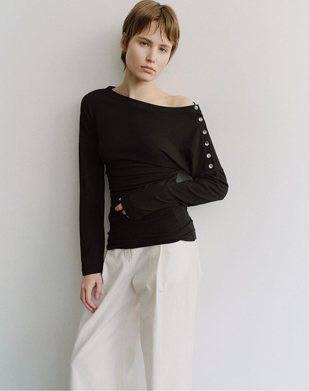 TIS BUTTON OFF-SHOULDER TOP_BLACK — vue 11
