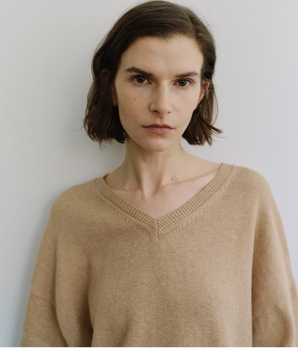 TIS CASHMERE V-NECK KNIT_BEIGE — vue 10