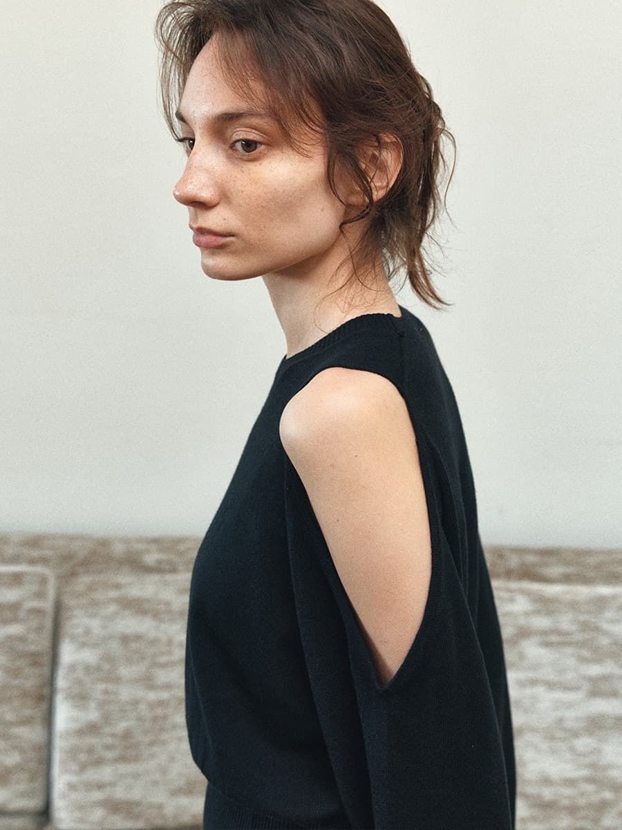 TIS OPEN SHOULDER VOLUME KNIT TOP_BLACK — vue 4