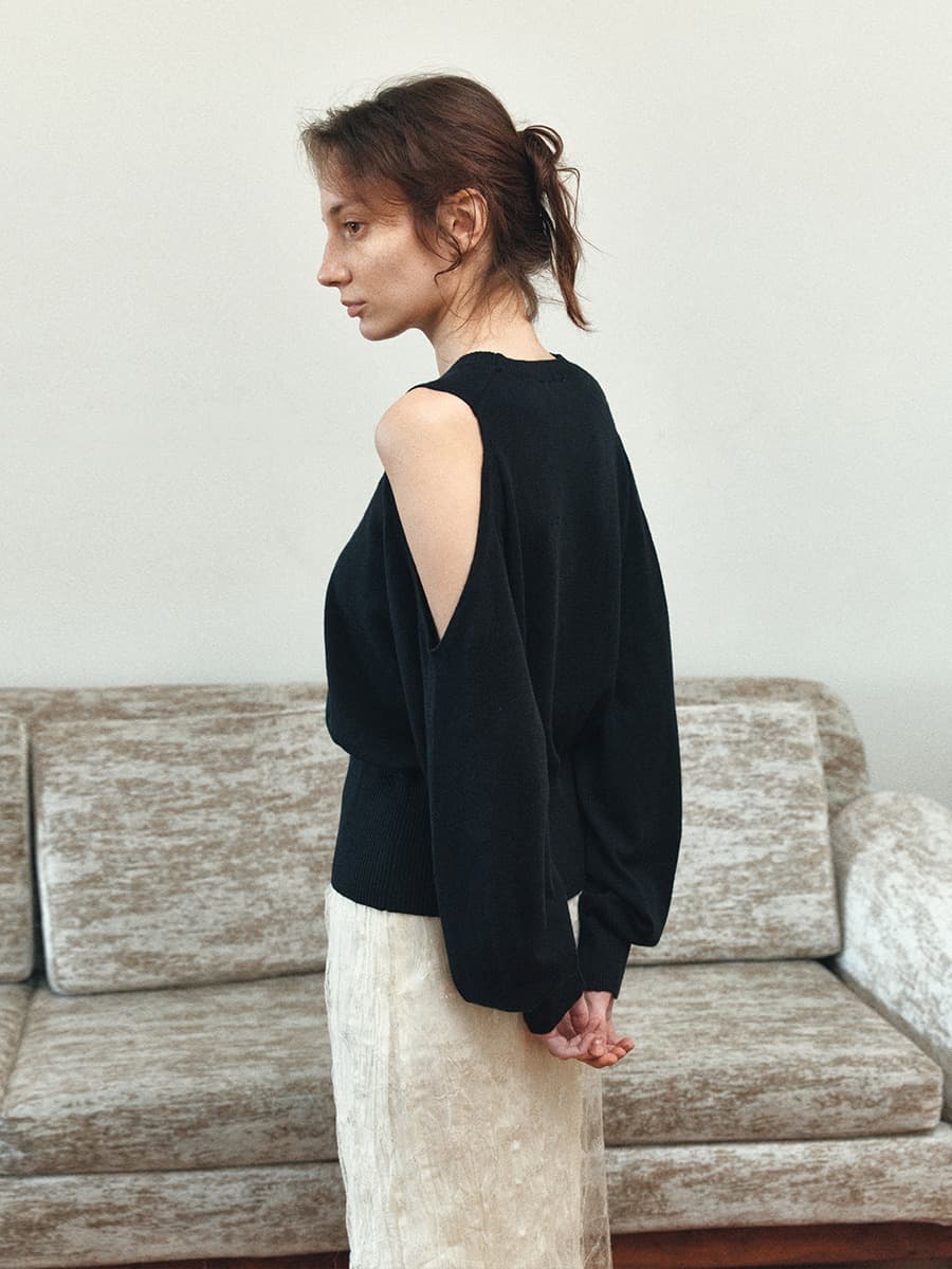 TIS OPEN SHOULDER VOLUME KNIT TOP_BLACK — vue 5