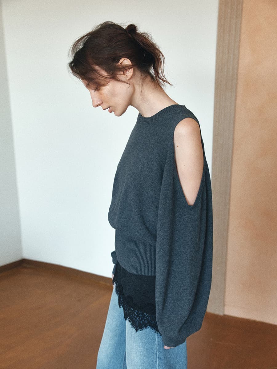 TIS OPEN SHOULDER VOLUME KNIT TOP_CHARCOAL — vue 4