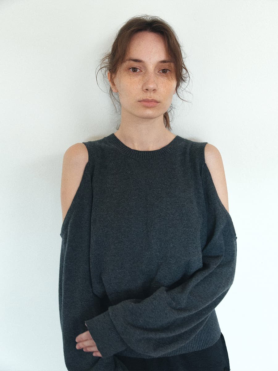 TIS OPEN SHOULDER VOLUME KNIT TOP_CHARCOAL — vue 7