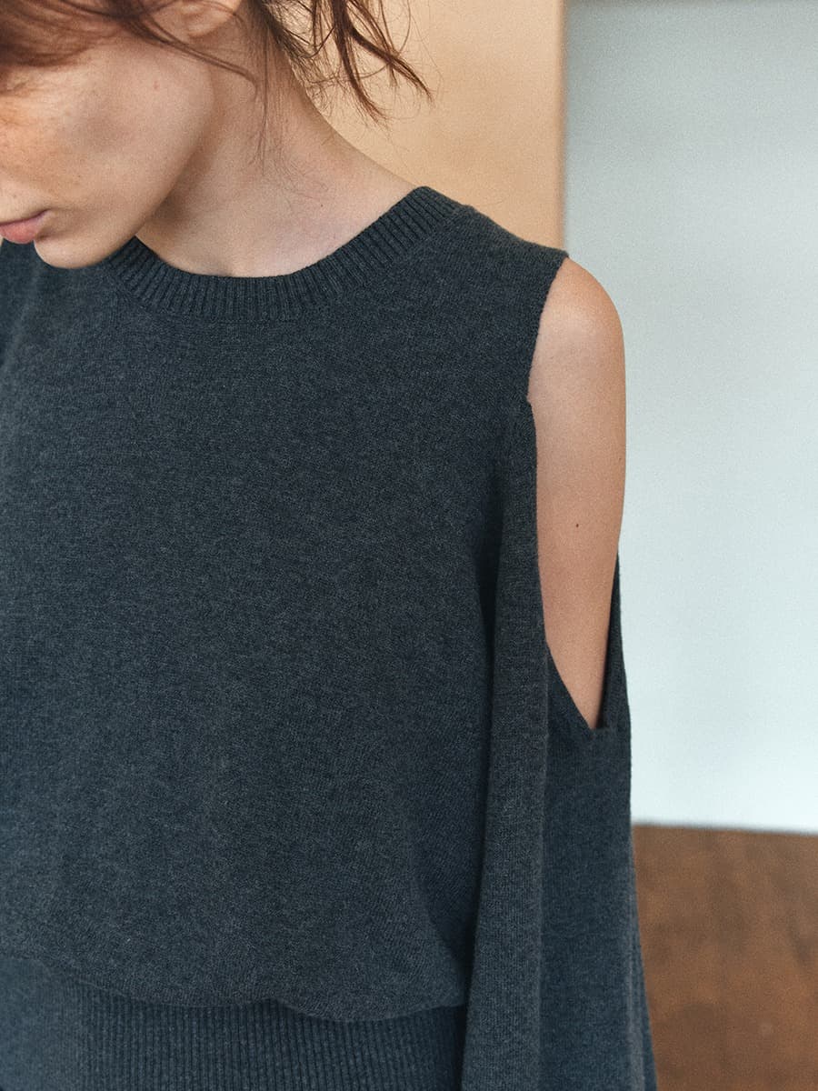 TIS OPEN SHOULDER VOLUME KNIT TOP_CHARCOAL — vue 8