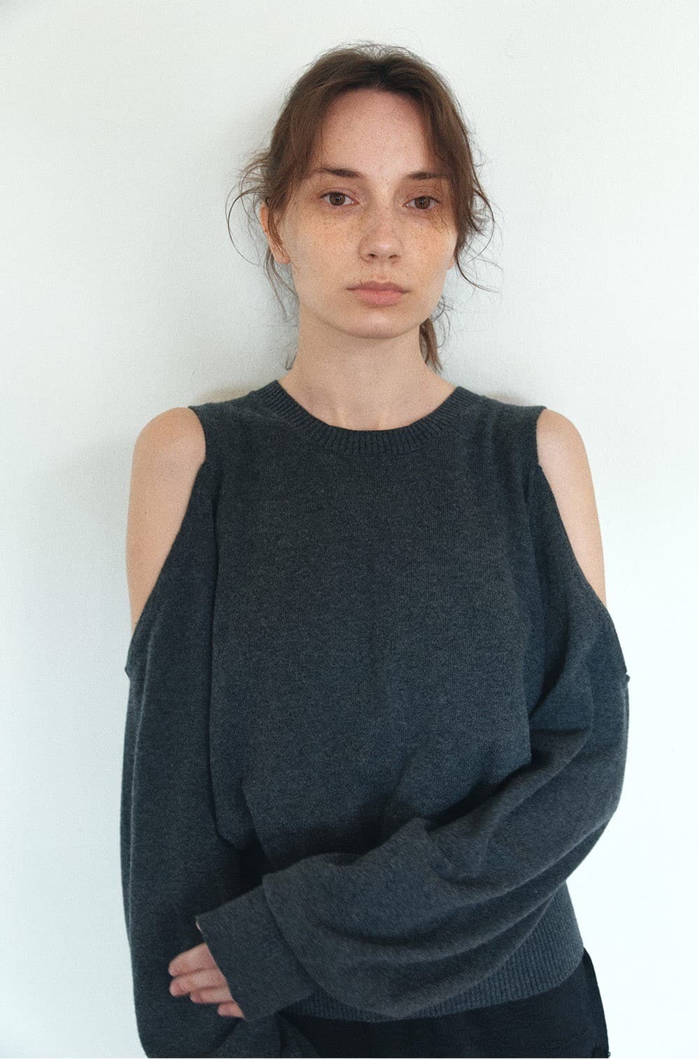 TIS OPEN SHOULDER VOLUME KNIT TOP_CHARCOAL — vue 9