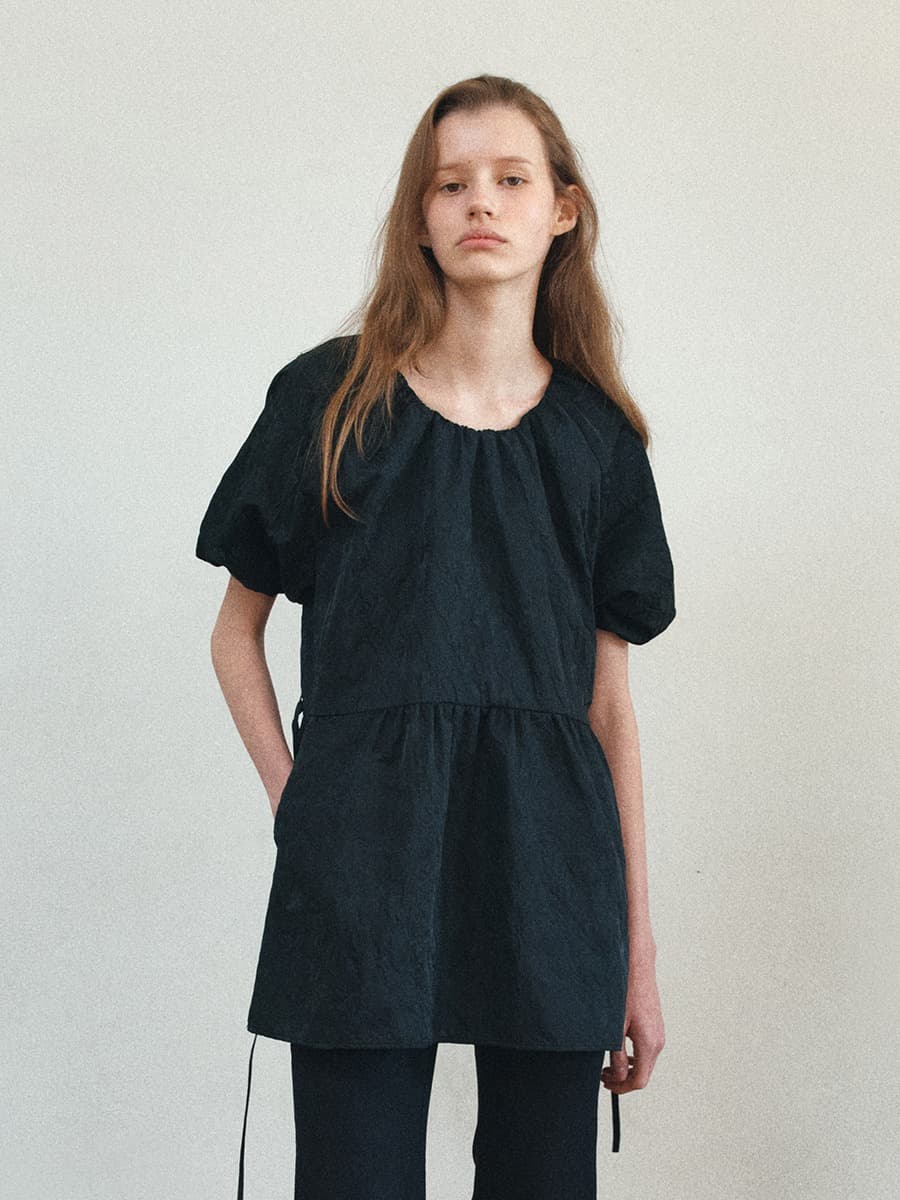 TIS JACQUARD TWO WAY SHIRRING PUFF DRESS_BLACK — vue 3