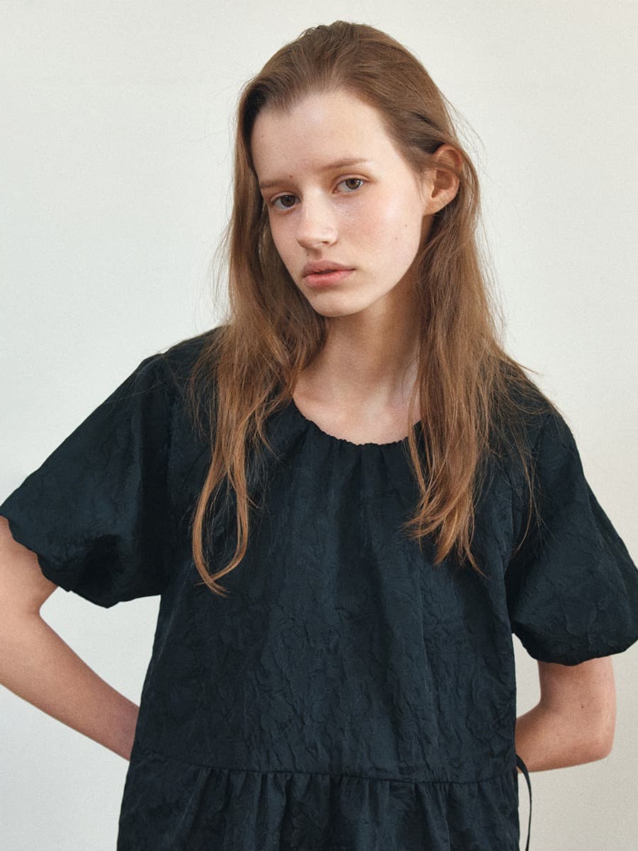 TIS JACQUARD TWO WAY SHIRRING PUFF DRESS_BLACK — vue 4