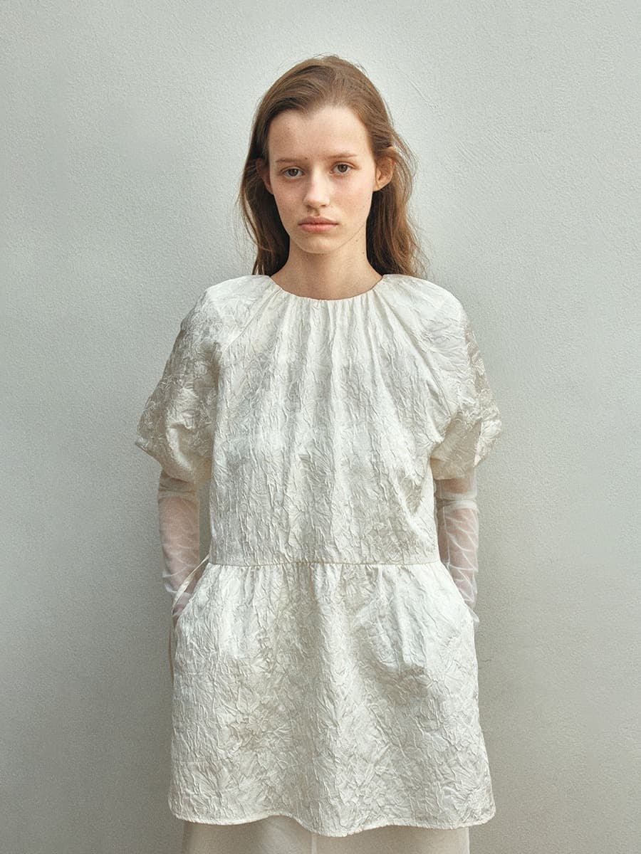 TIS JACQUARD TWO WAY SHIRRING PUFF DRESS_IVORY — vue 3