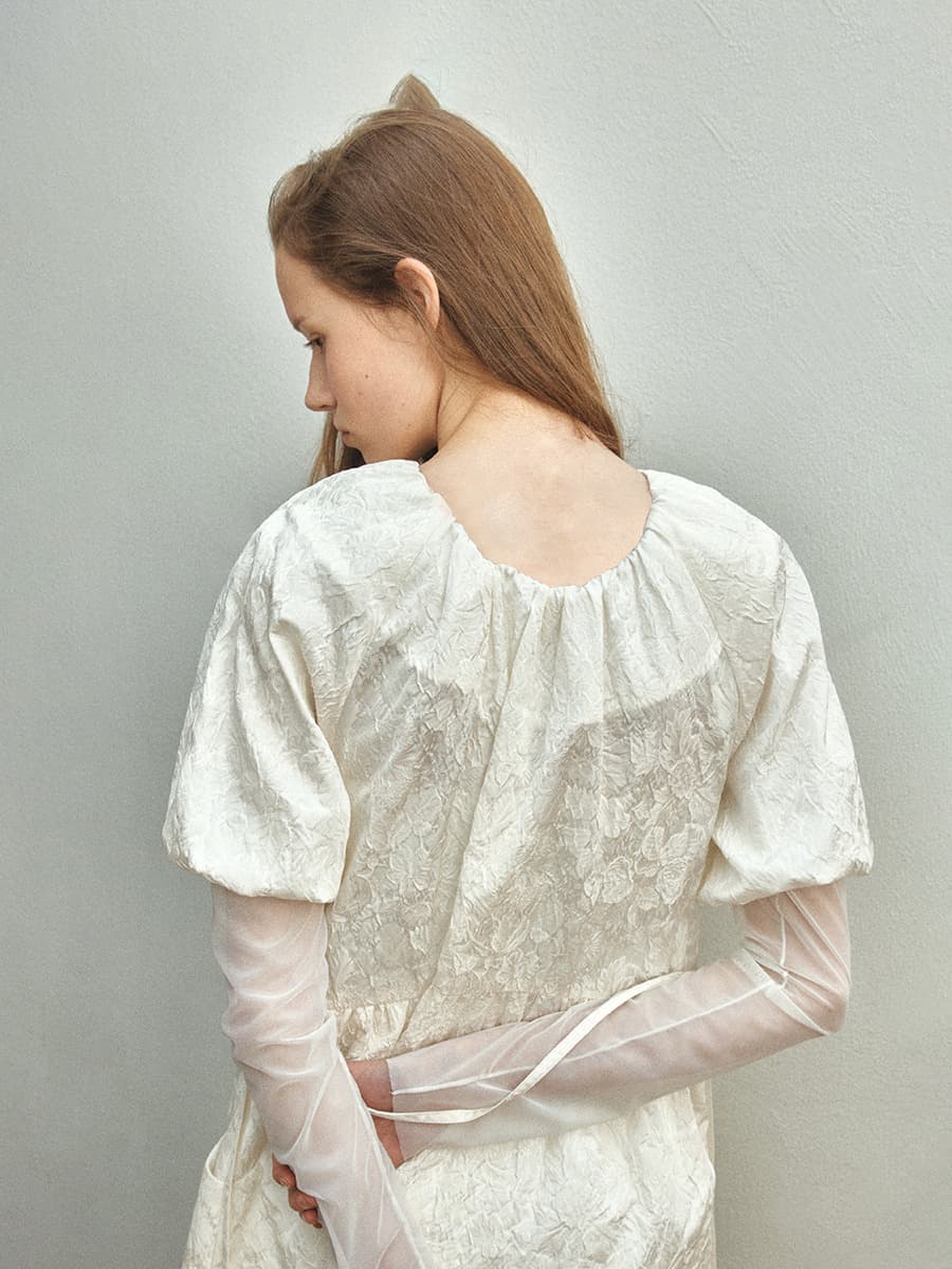 TIS JACQUARD TWO WAY SHIRRING PUFF DRESS_IVORY — vue 5