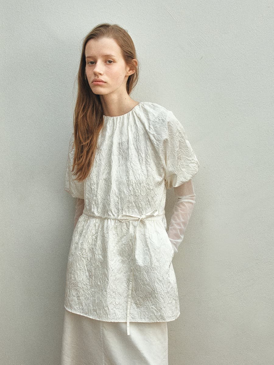 TIS JACQUARD TWO WAY SHIRRING PUFF DRESS_IVORY — vue 1