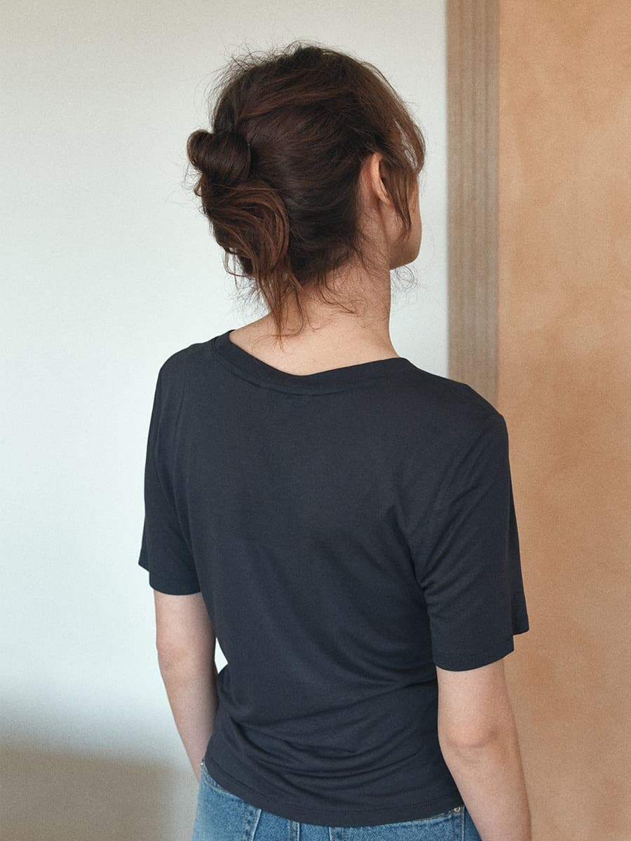 TIR DRAPED TUCK ASYMMETRIC SILK-BLEND TOP_CHARCOAL — vue 4