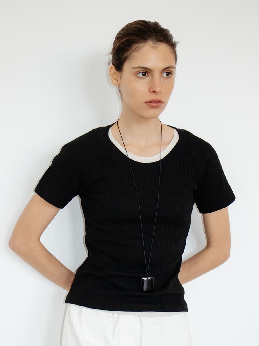 TIR U-NECK RIBBED TOP_BLACK — vue 3