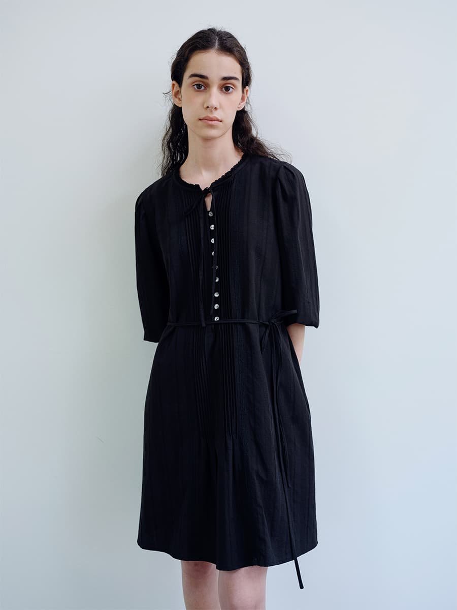 TIR PINTUCK LACE TIE DRESS_BLACK — vue 4