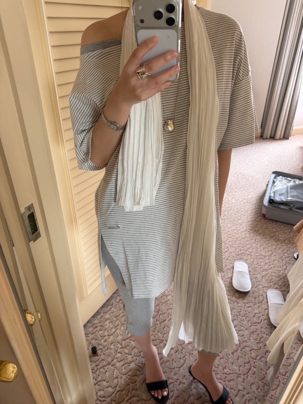 HAZE OFF-SHOULDER TEE - GRAY STRIPE — vue 2