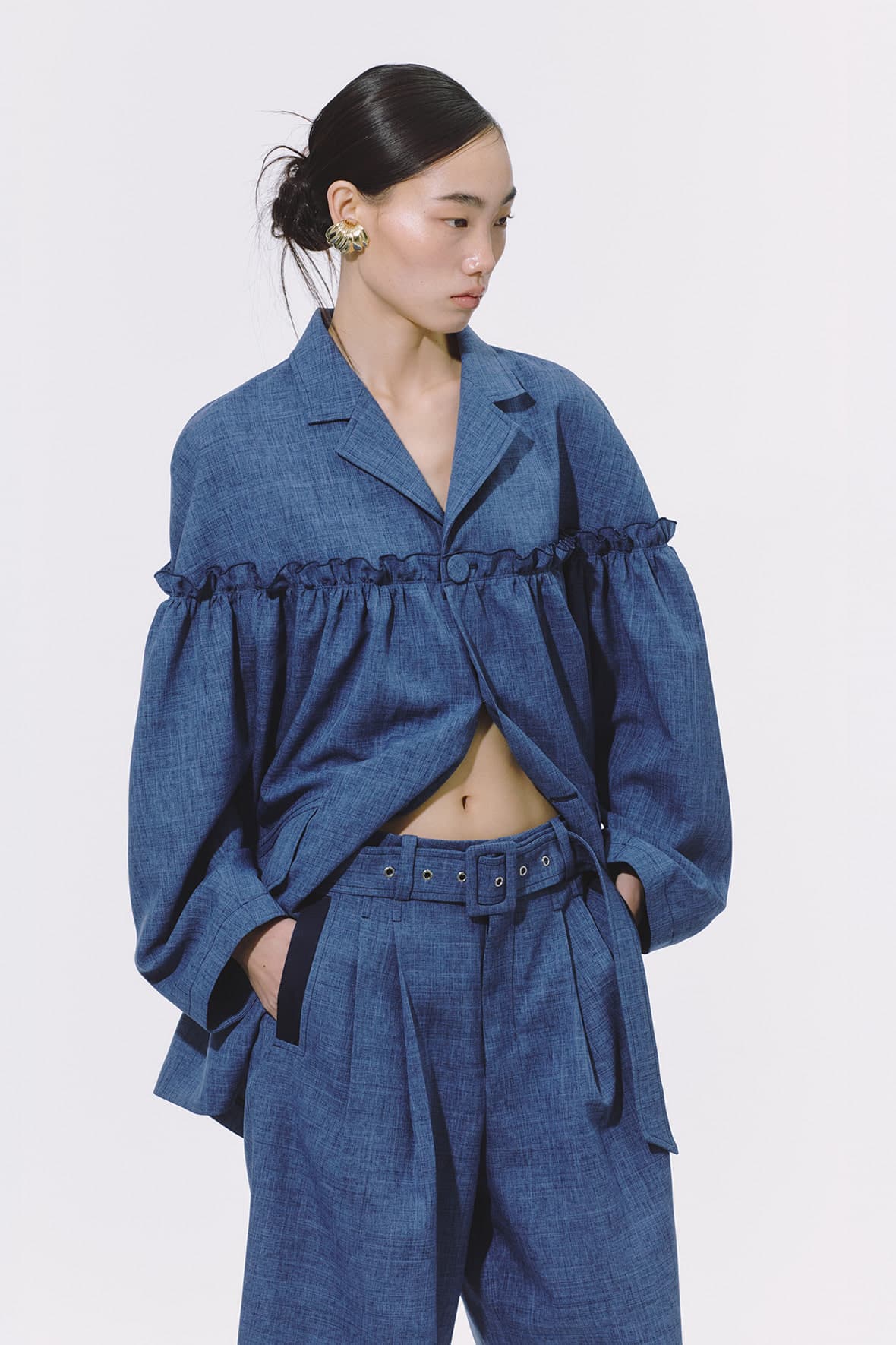 Oversized Half And Half Horizontal Ruffel 3-Button Blazer — vue 8