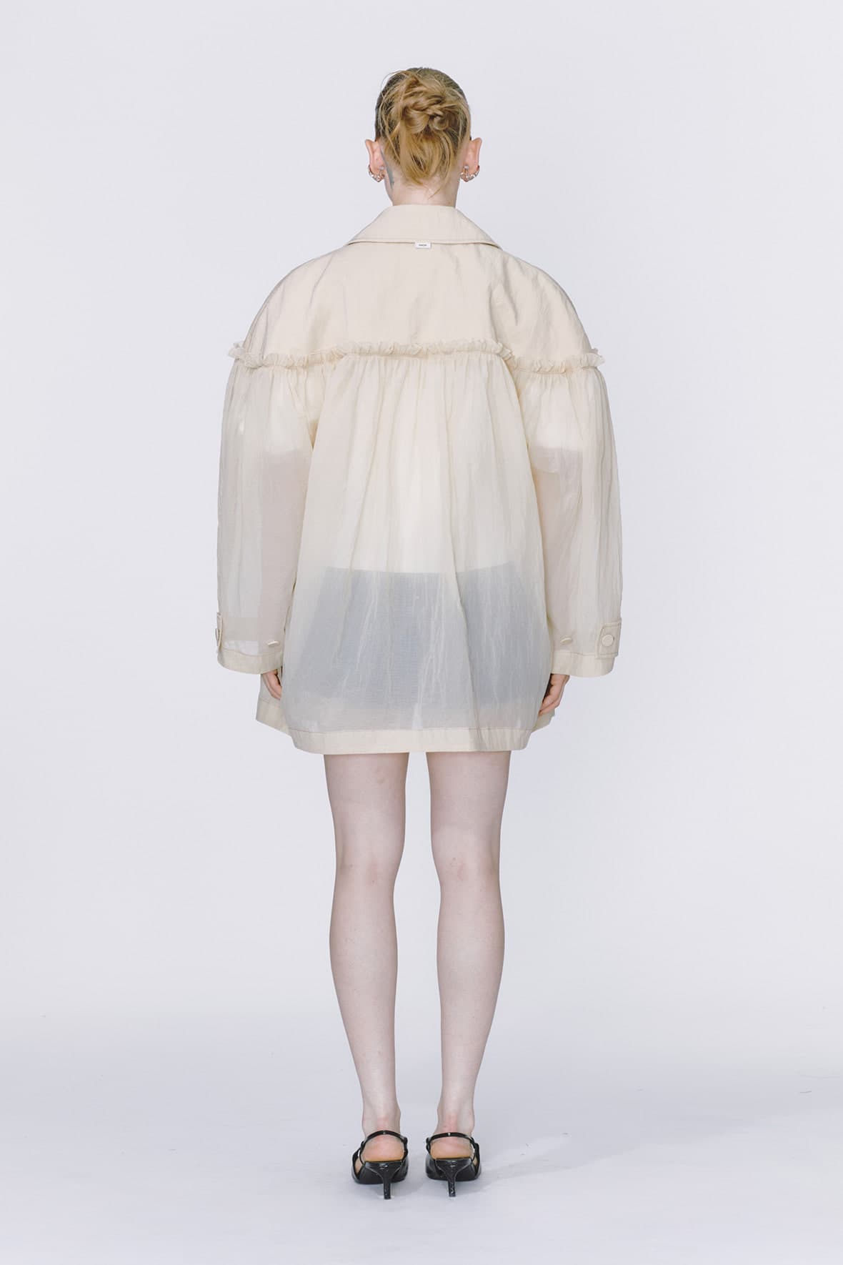 Half And Half Horizontal Ruffel Nylon Mac Coat — vue 6