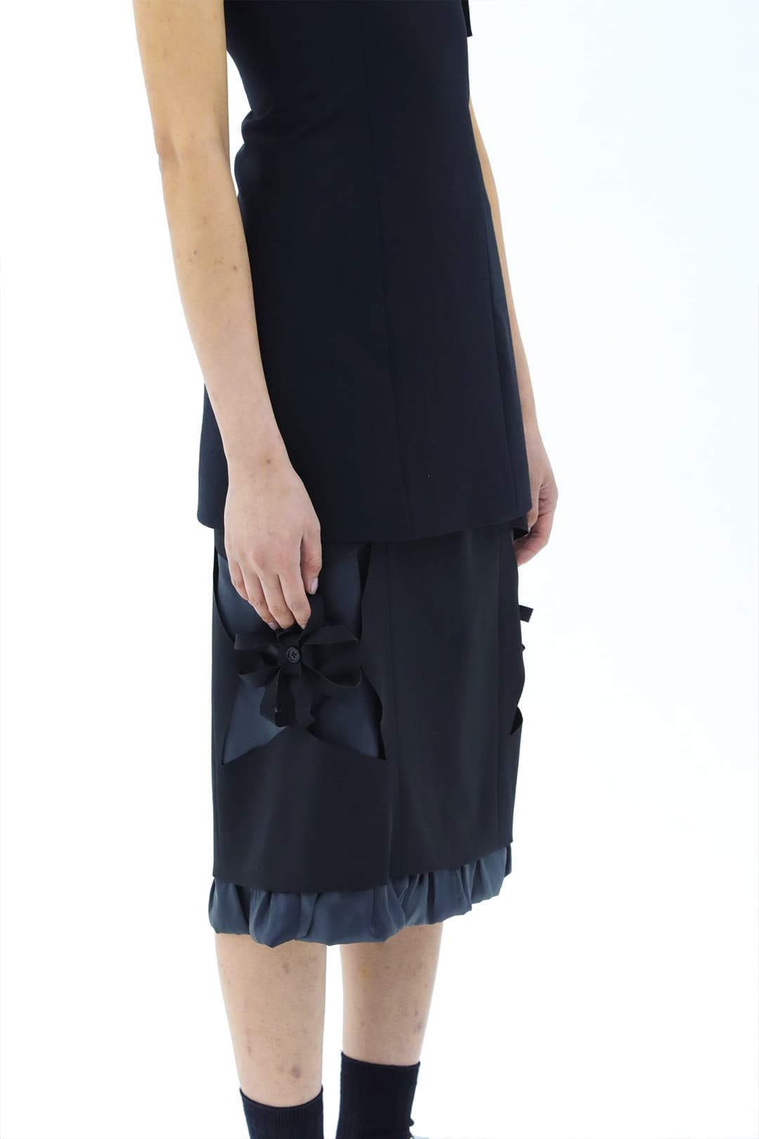 Origami Laser-Cut Mini Dress (Black) — vue 5