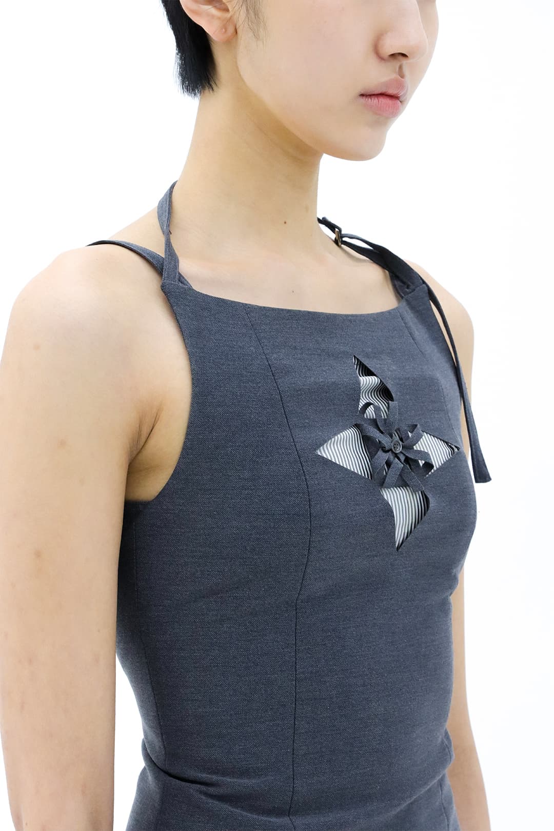Origami Laser-Cut Mini Dress (Grey) — vue 4