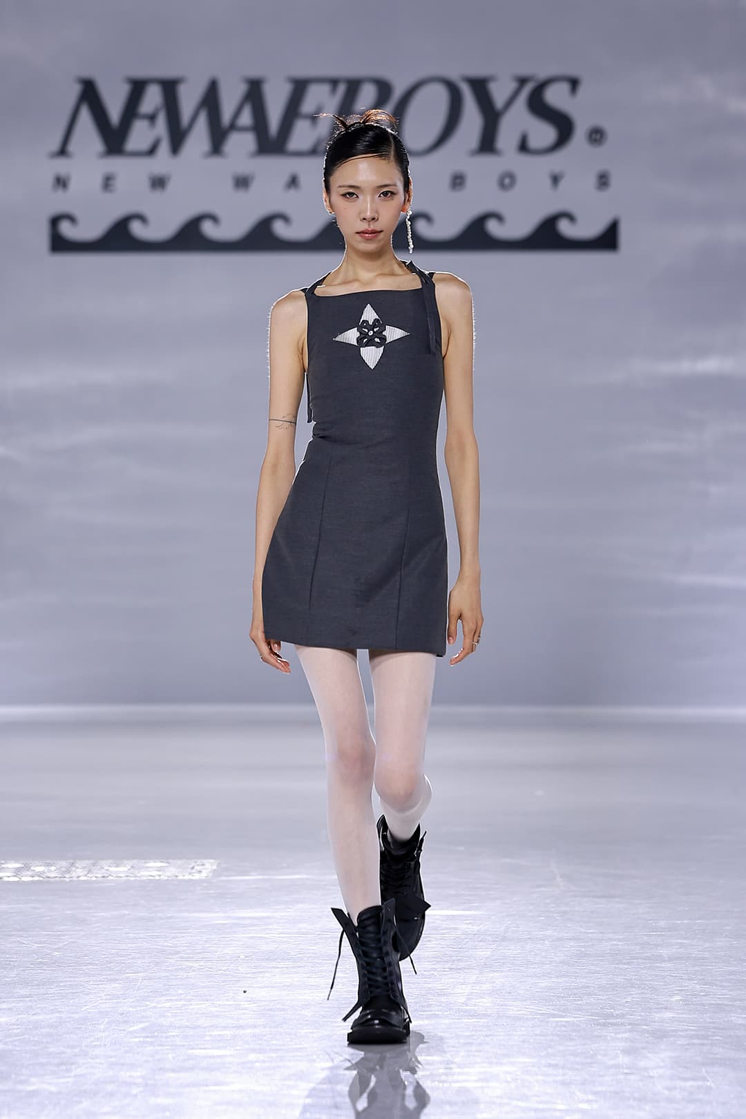 Origami Laser-Cut Mini Dress (Grey) — vue 8