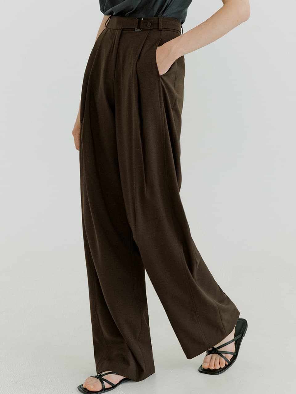 button side cutting-line slacks (deep brown) orc 6062 — vue 3