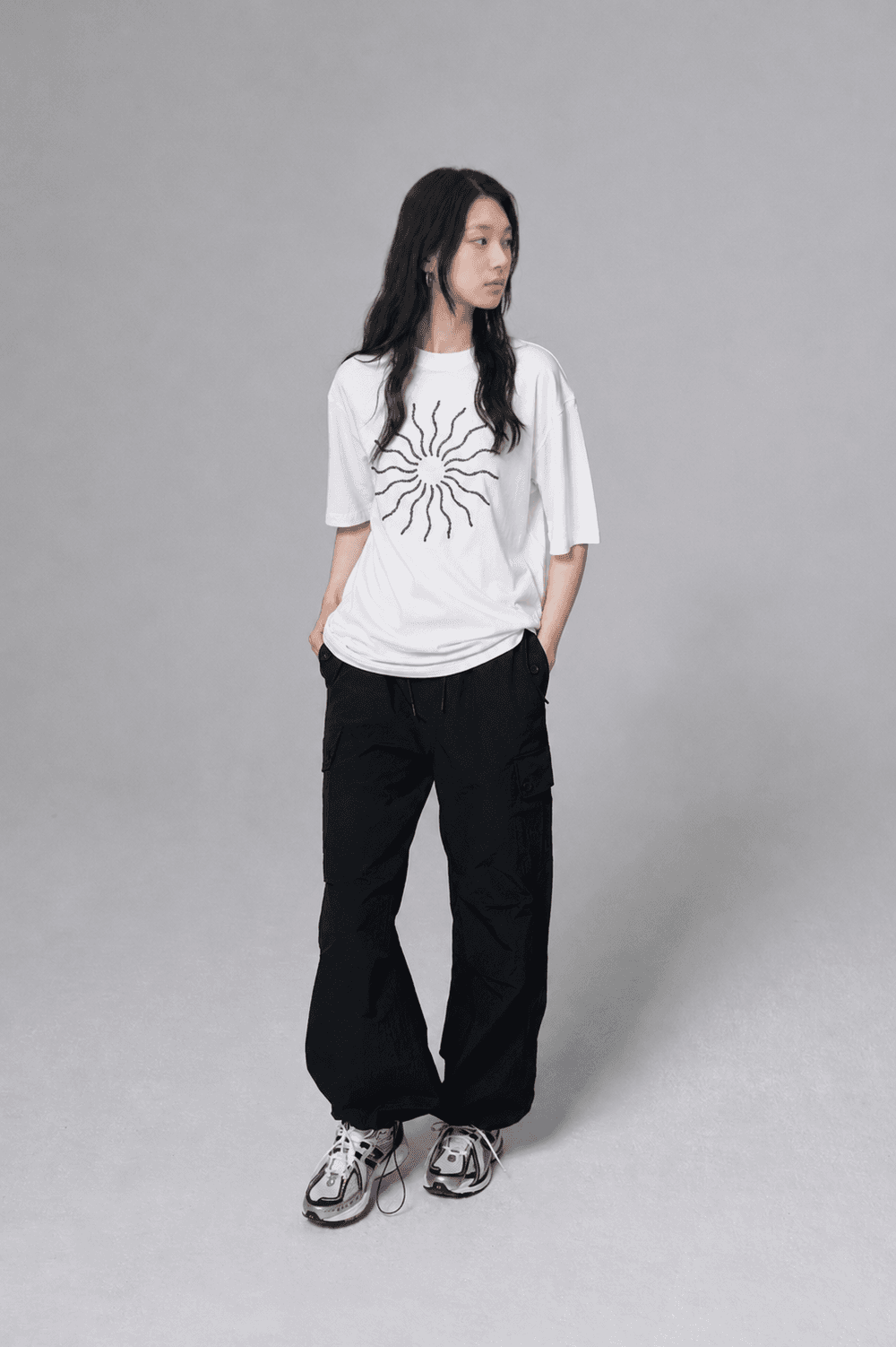 The sun volume embroidered T shirt - White — vue 4