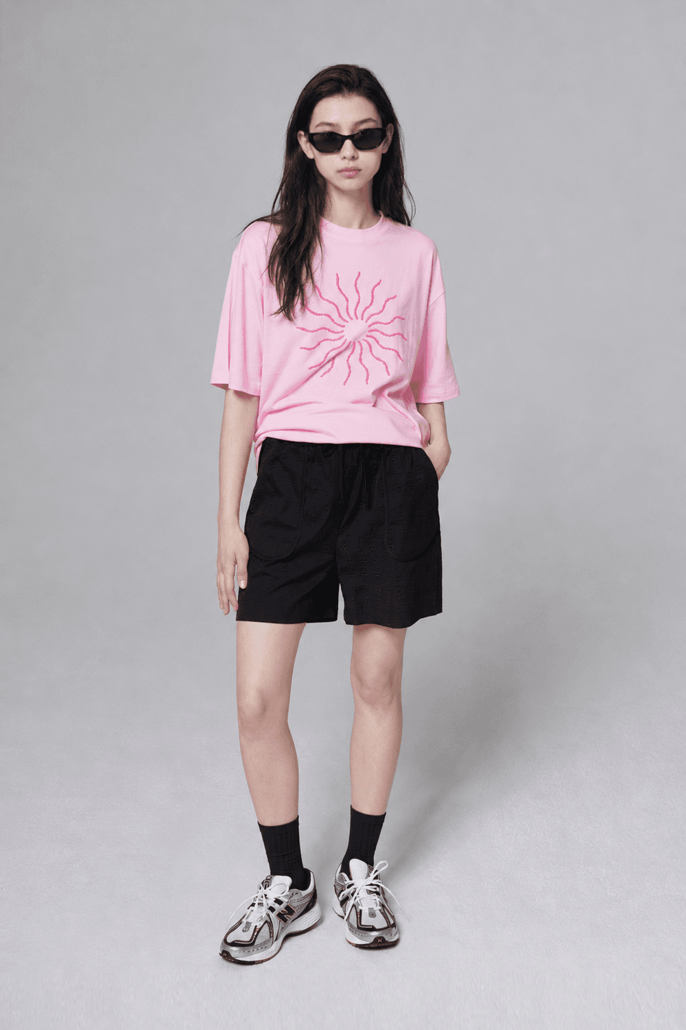 The sun volume embroidered T shirt - Pink — vue 4